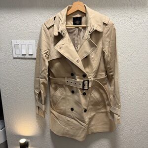 Dalia Wimen’s Tan Double-Breasted Trench Coat